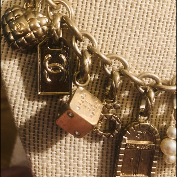 CHANEL 21P Carnival Clustered Charm Story Necklace Pearl CC Gold tone - Picture 8 of 14